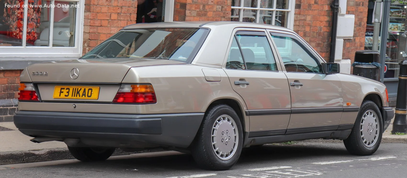 Mercedes-Benz W124 200 (109 Hp)1985 - 1986 thumbnail 2