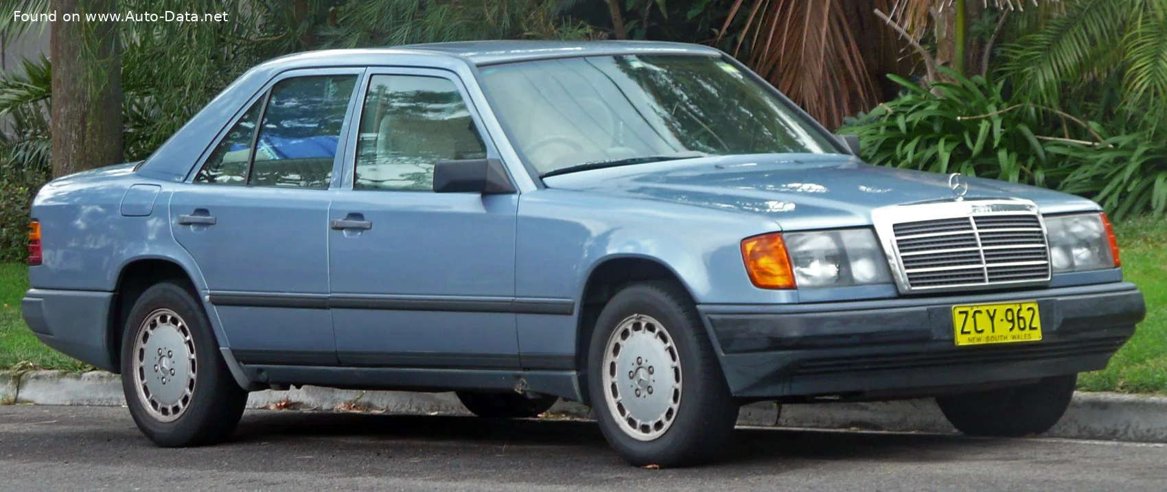 Mercedes-Benz W124 200 (109 Hp)1985 - 1986 thumbnail 3