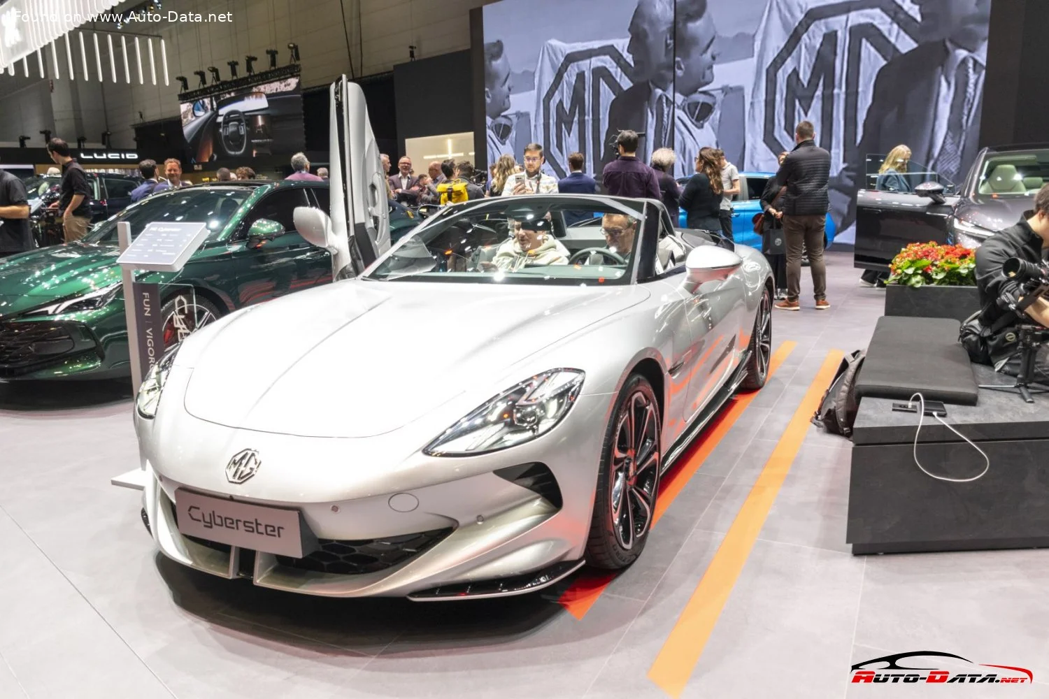 MG Cyberster 64 kWh (314 Hp) Electric2023 - thumbnail 2