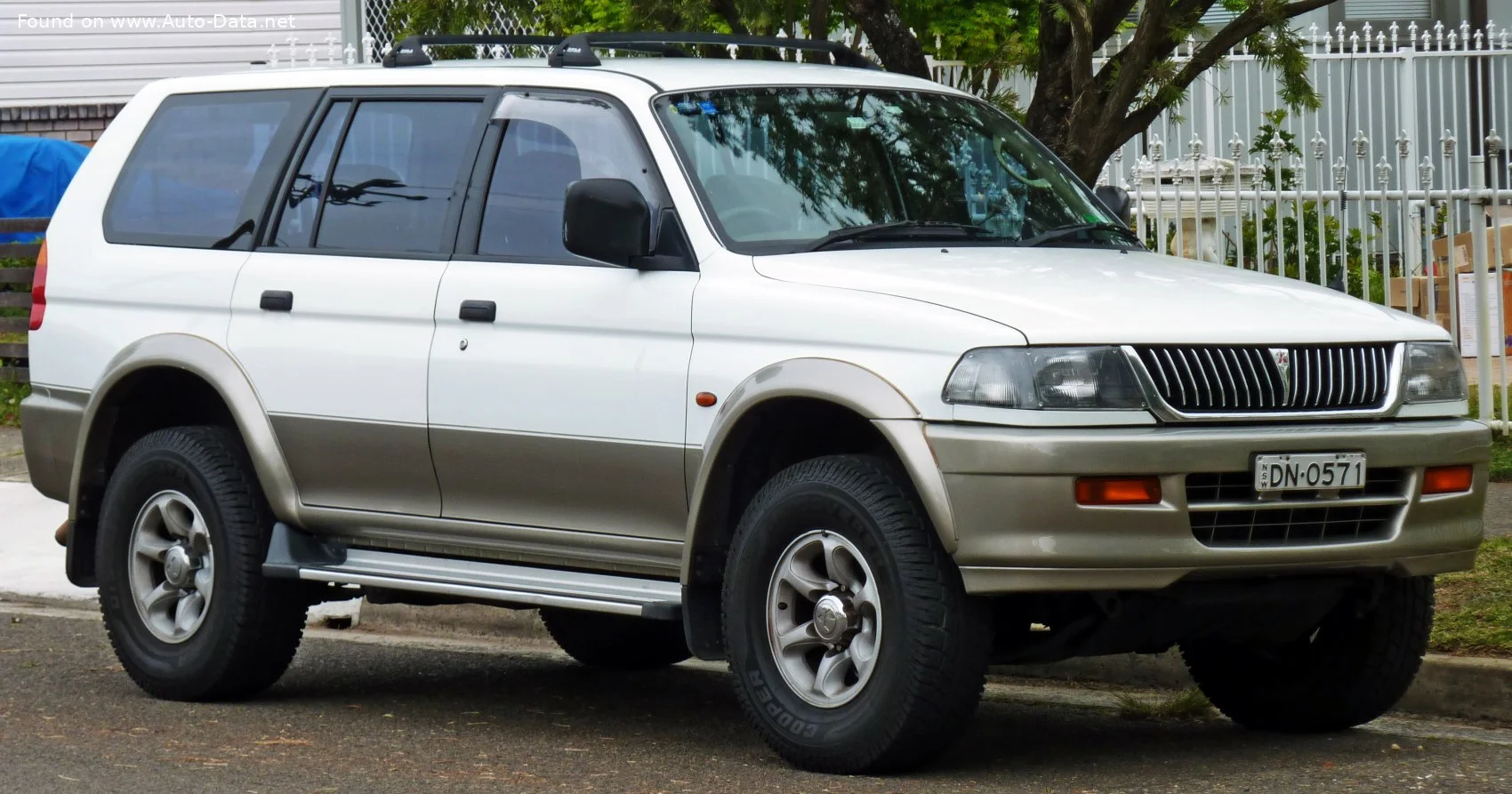 Mitsubishi Challenger 2.8 TD (140 Hp)1996 - 2001 thumbnail 2