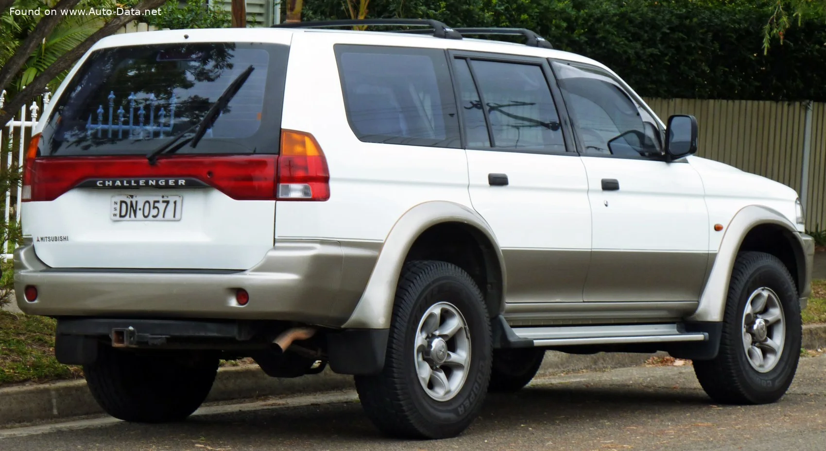 Mitsubishi Challenger 2.8 TD (140 Hp)1996 - 2001 thumbnail 3