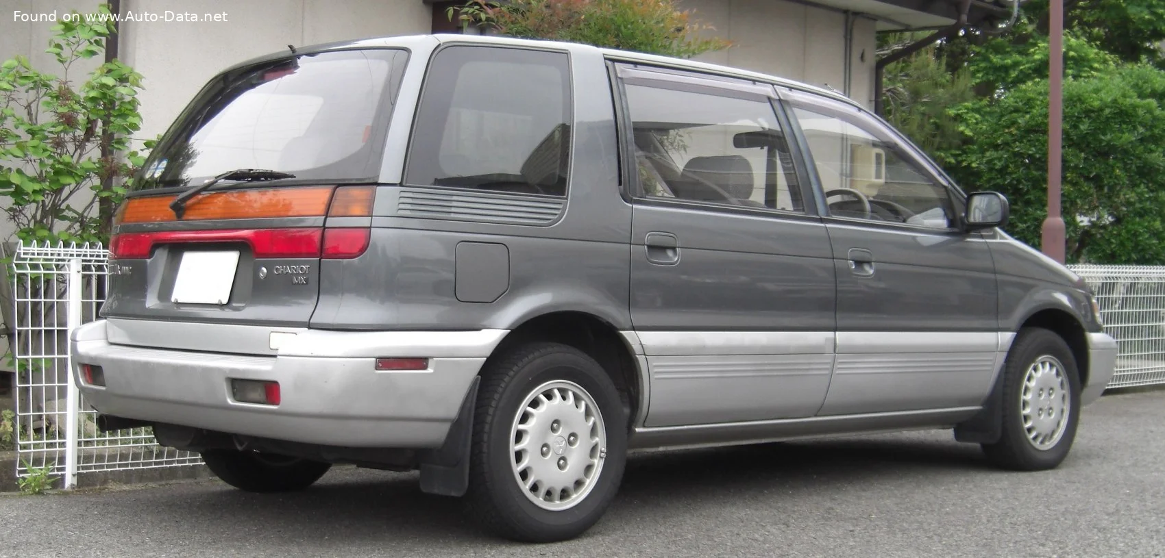 Mitsubishi Chariot 2.0 i 16V 4WD MX (135 Hp)1991 - 1997 thumbnail 2