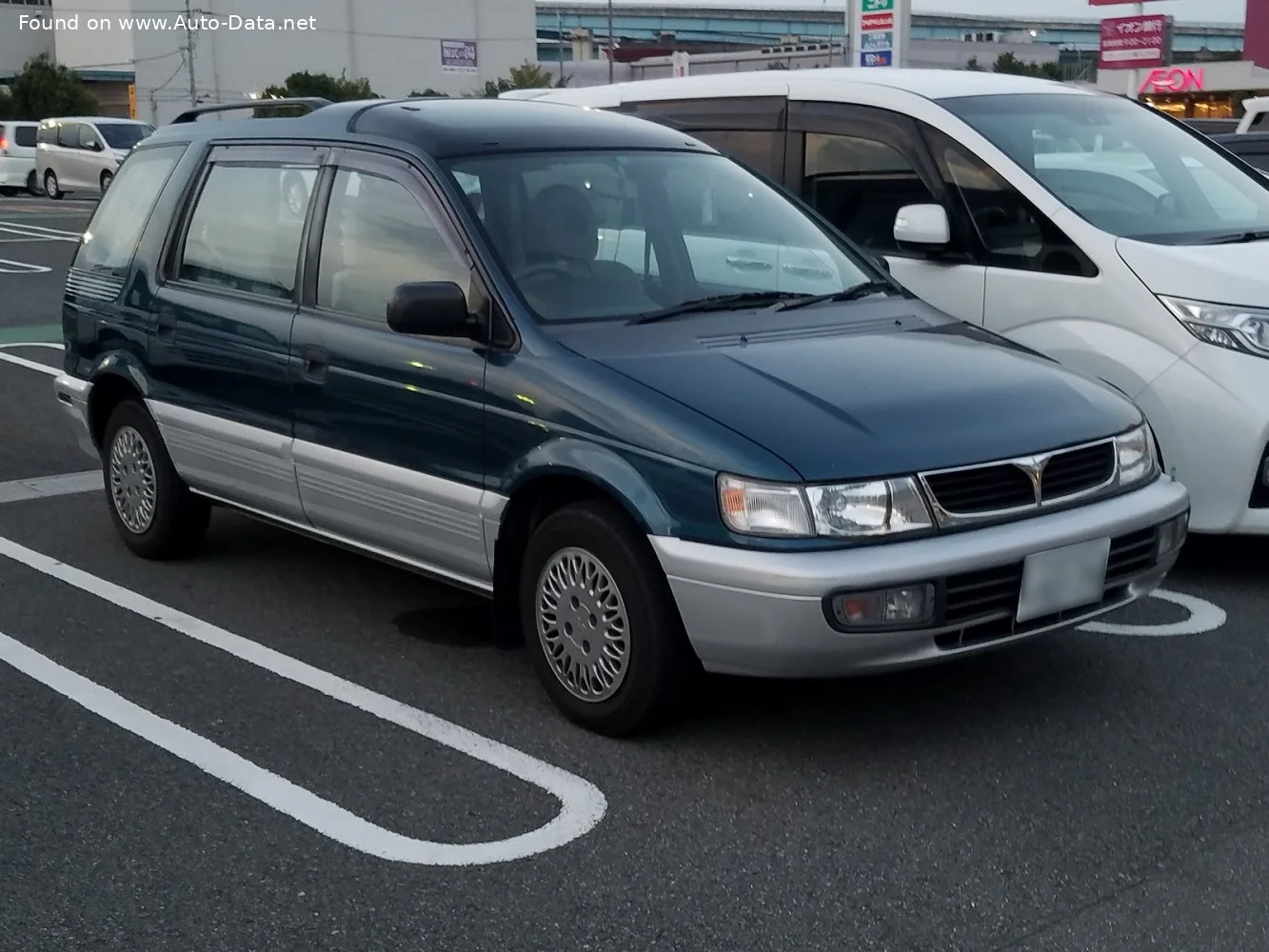 Mitsubishi Chariot 2.0 i 16V 4WD MX (135 Hp)1991 - 1997 thumbnail 3