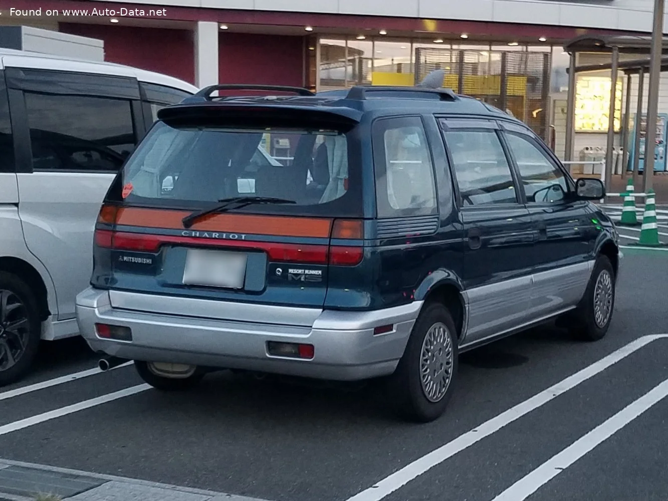 Mitsubishi Chariot 2.0 i 16V 4WD MX (135 Hp)1991 - 1997 thumbnail 4