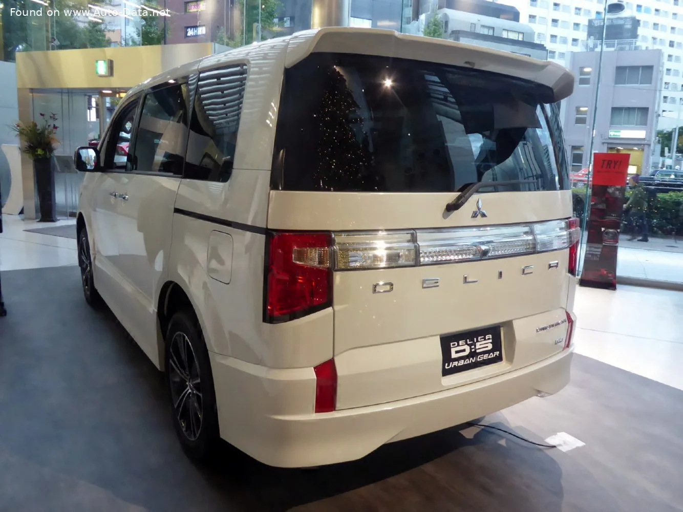 Mitsubishi Delica 2.3 DI-D (145 Hp) 4WD Automatic2019 - thumbnail 4