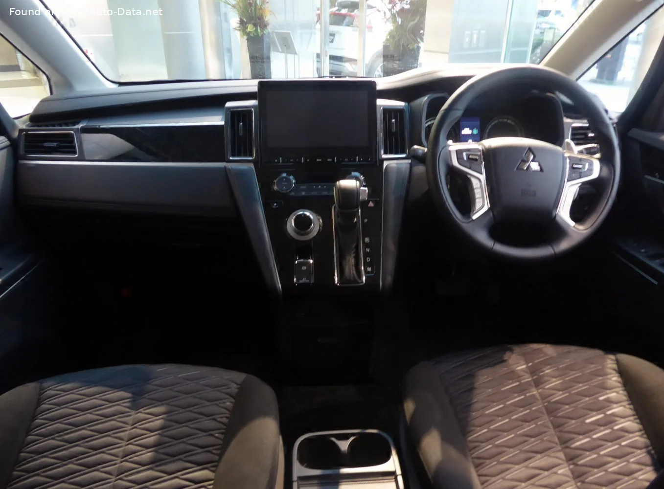 Mitsubishi Delica 2.3 DI-D (145 Hp) 4WD Automatic2019 - thumbnail 5