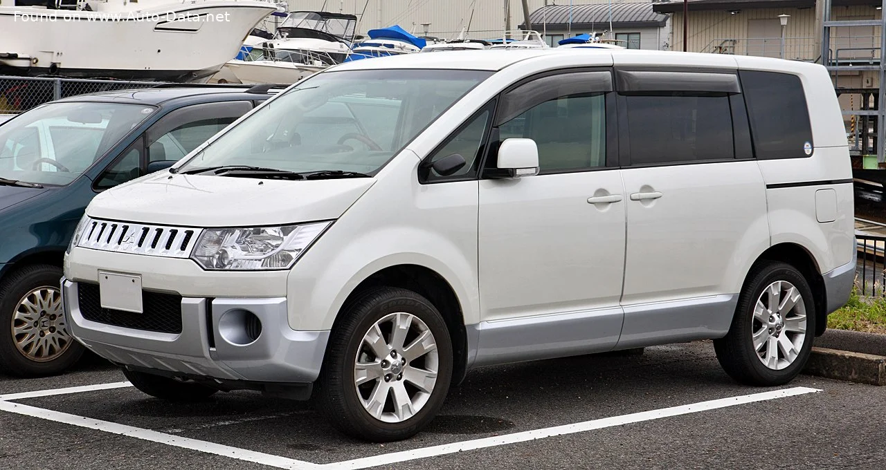 Mitsubishi Delica 2.4 (170 Hp)2007 - 2018 thumbnail 3