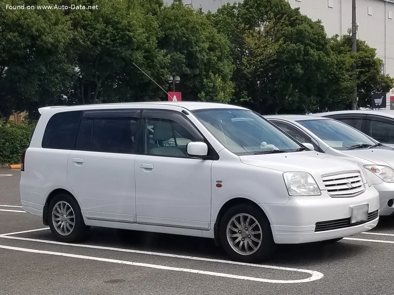 Mitsubishi Dion 1.8 GDI (165 Hp)2002 - 2006 thumbnail 3