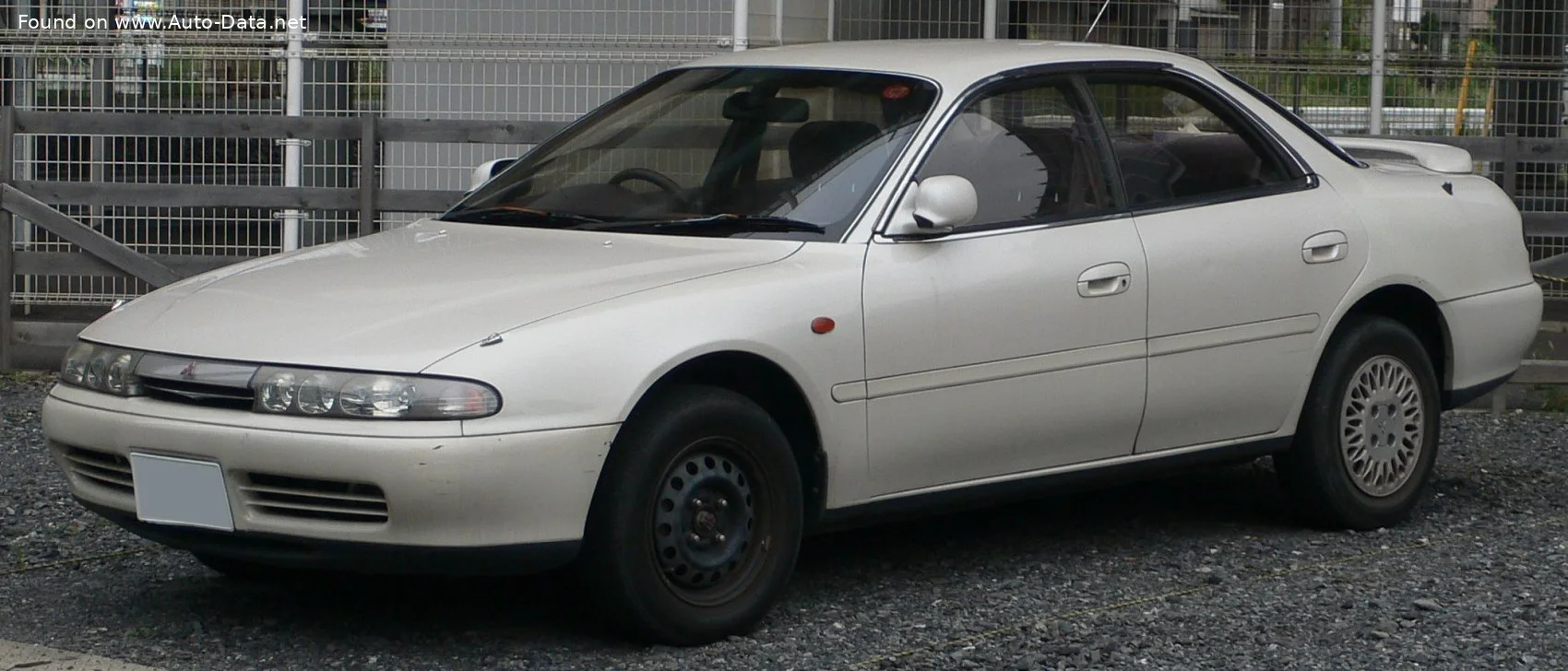 Mitsubishi Emeraude modeli