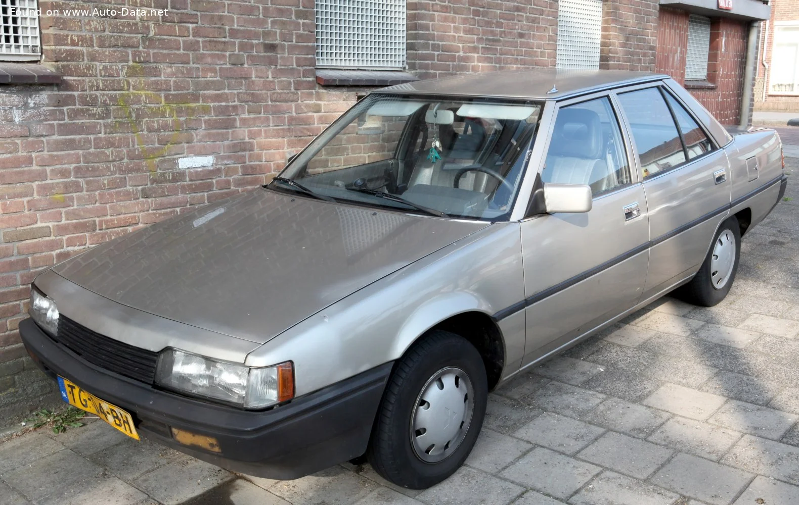 Mitsubishi Galant 1.6 GLX (75 Hp)1984 - 1987 - 1