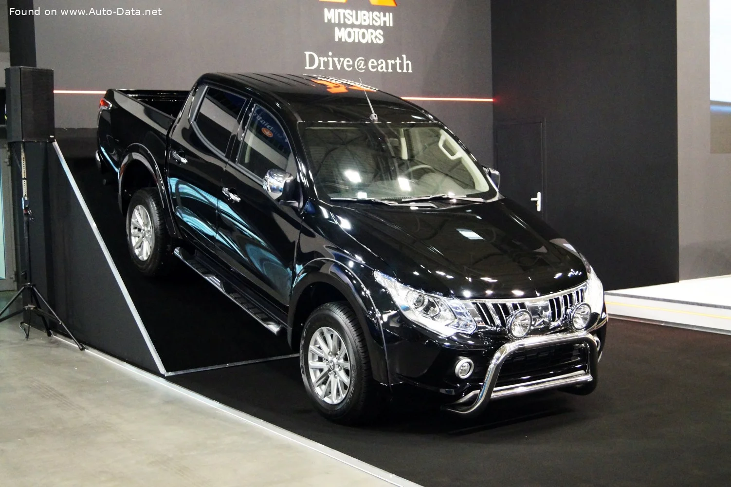 Mitsubishi L200 2.4d (154 Hp) 4WD2015 - 2018 thumbnail 2