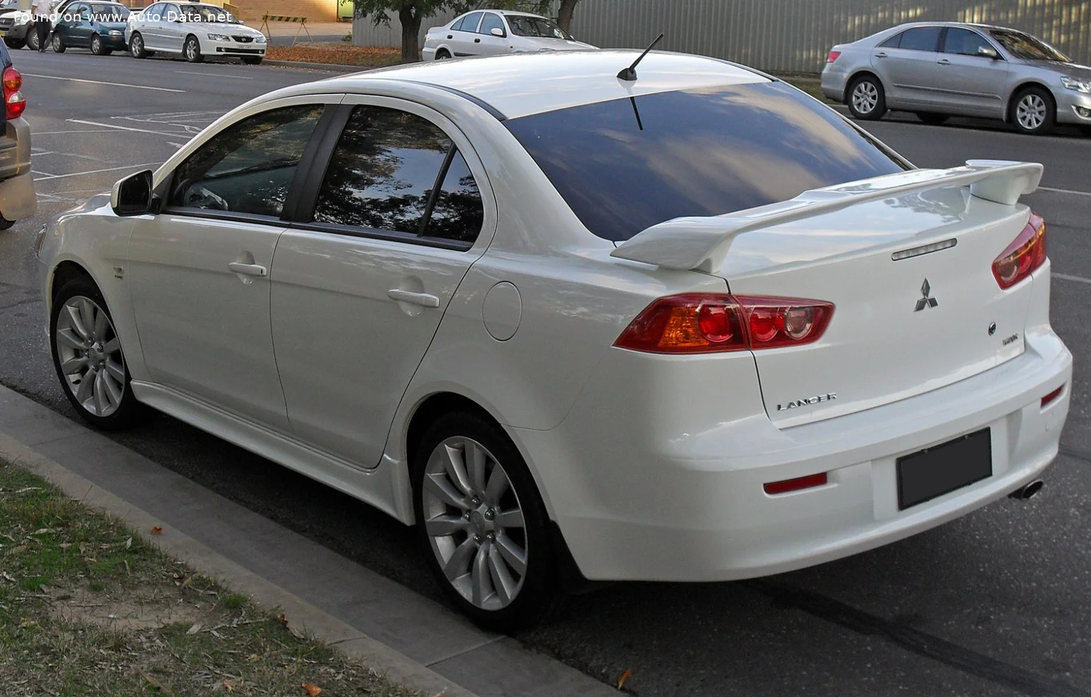 Mitsubishi Lancer 1.5i (109 Hp)2009 - 2010 thumbnail 8