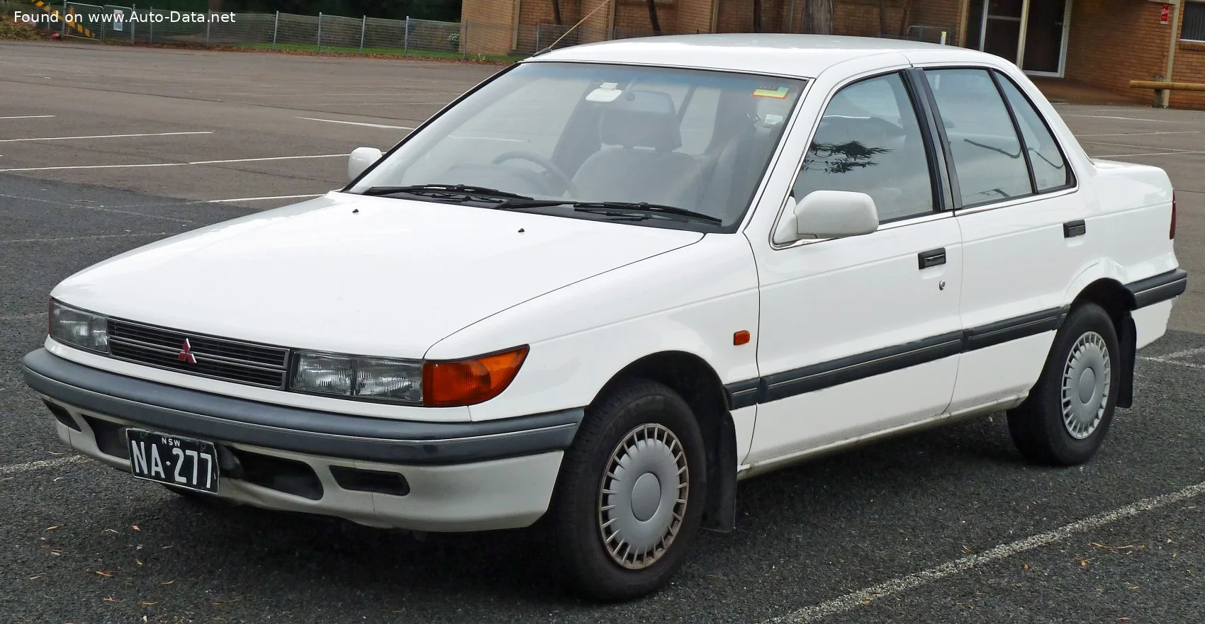 Mitsubishi Lancer 1.3 12V (75 Hp)1992 - 1994 thumbnail 2