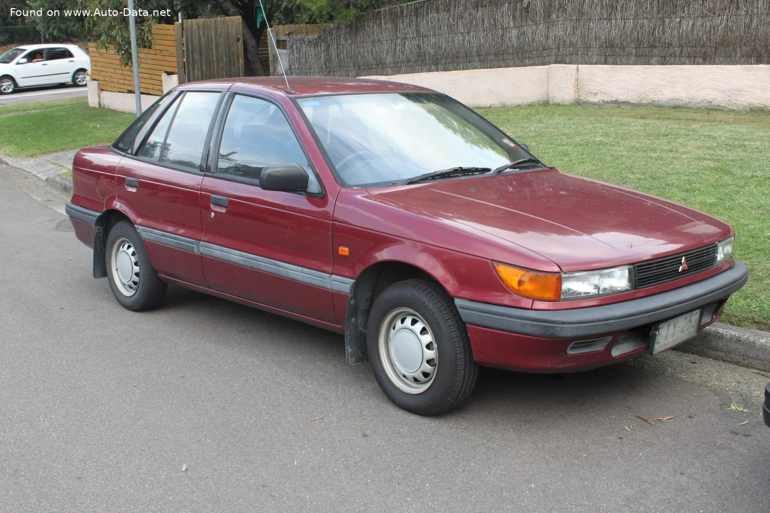 Mitsubishi Lancer 1.3 12V (75 Hp)1991 - 1992 - 1