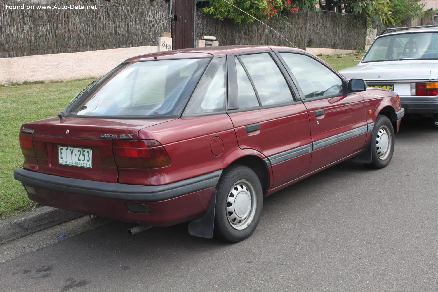 Mitsubishi Lancer 1.3 12V (75 Hp)1991 - 1992 thumbnail 2