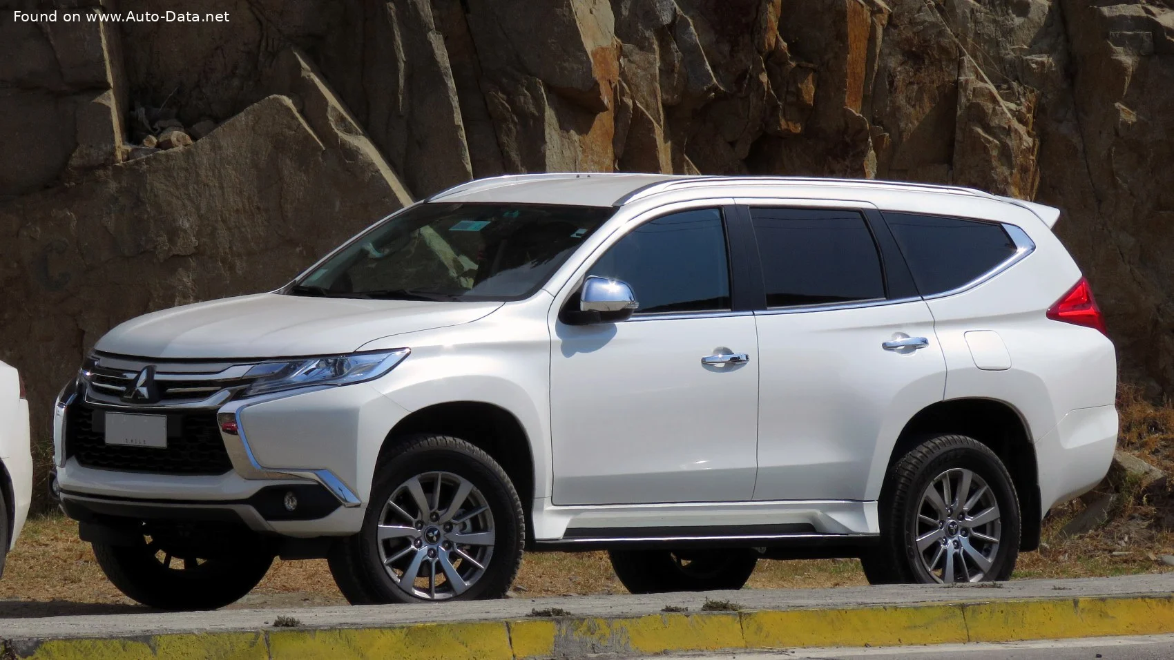Mitsubishi Montero Sport 2.4 MIVEC (181 Hp)2015 - 2019 - 1
