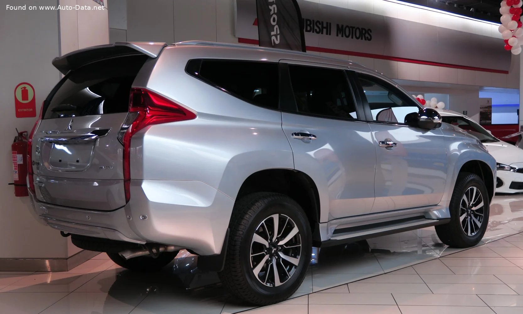 Mitsubishi Montero Sport 2.4 MIVEC (181 Hp)2015 - 2019 thumbnail 3