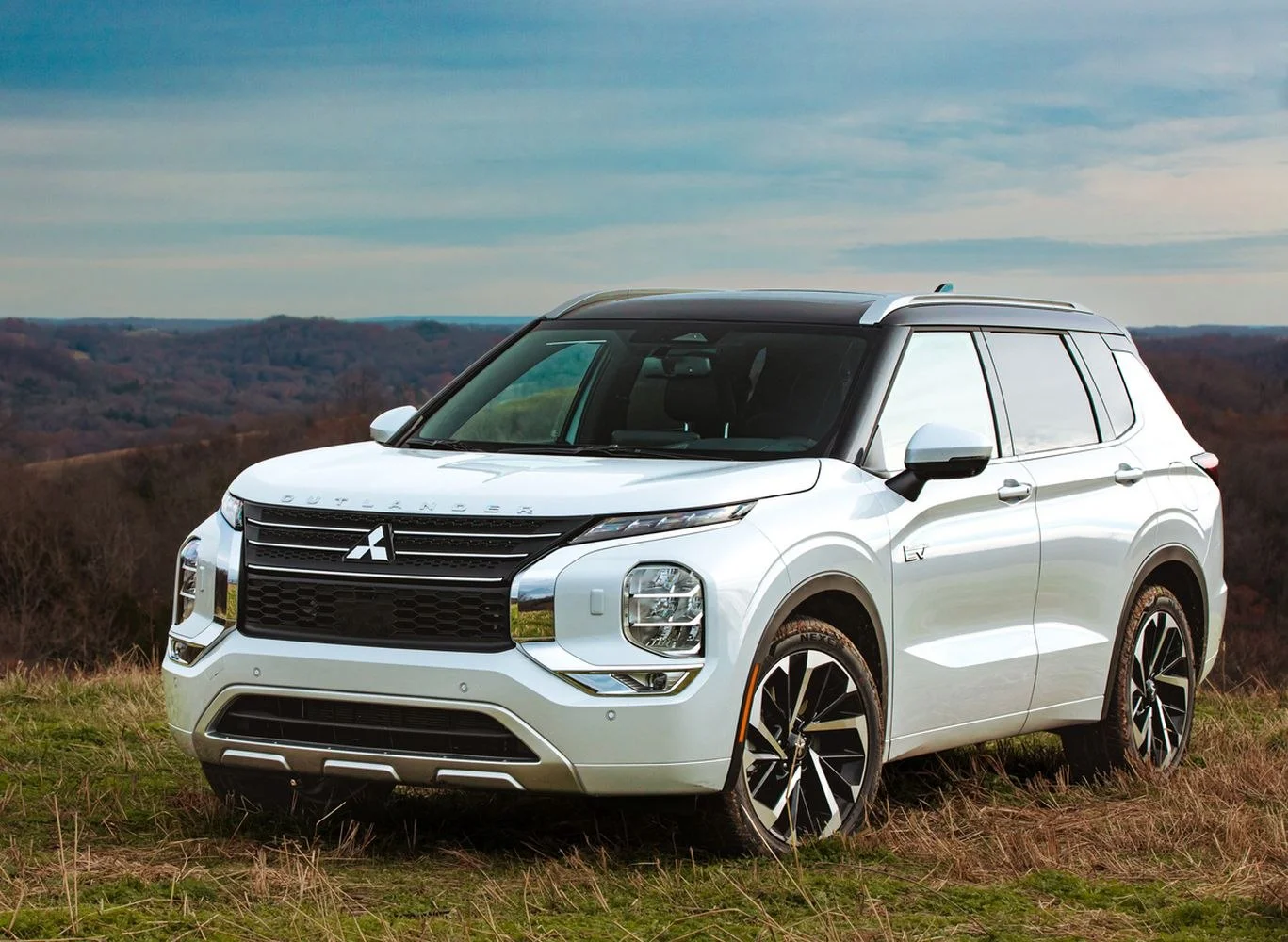 Mitsubishi Outlander 2.4 MIVEC (306 Hp) Plug-in Hybrid 4WD Automatic2024 - - 1