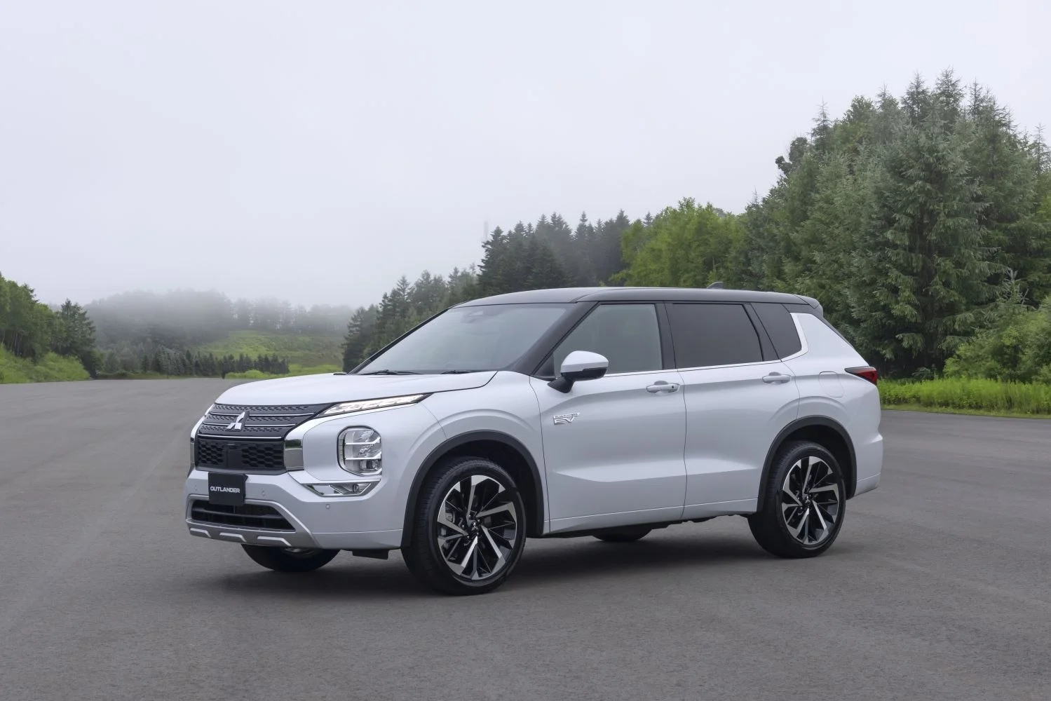 Mitsubishi Outlander 2.4 MIVEC (306 Hp) Plug-in Hybrid 4WD Automatic2024 - thumbnail 5
