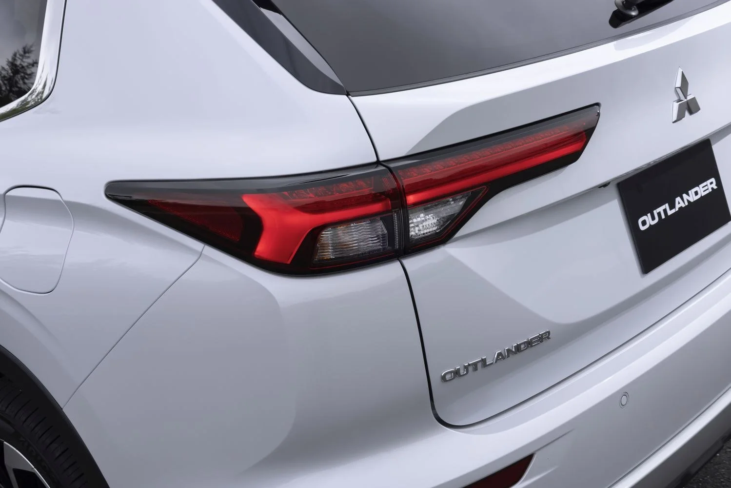 Mitsubishi Outlander 2.4 MIVEC (306 Hp) Plug-in Hybrid 4WD Automatic2024 - thumbnail 8