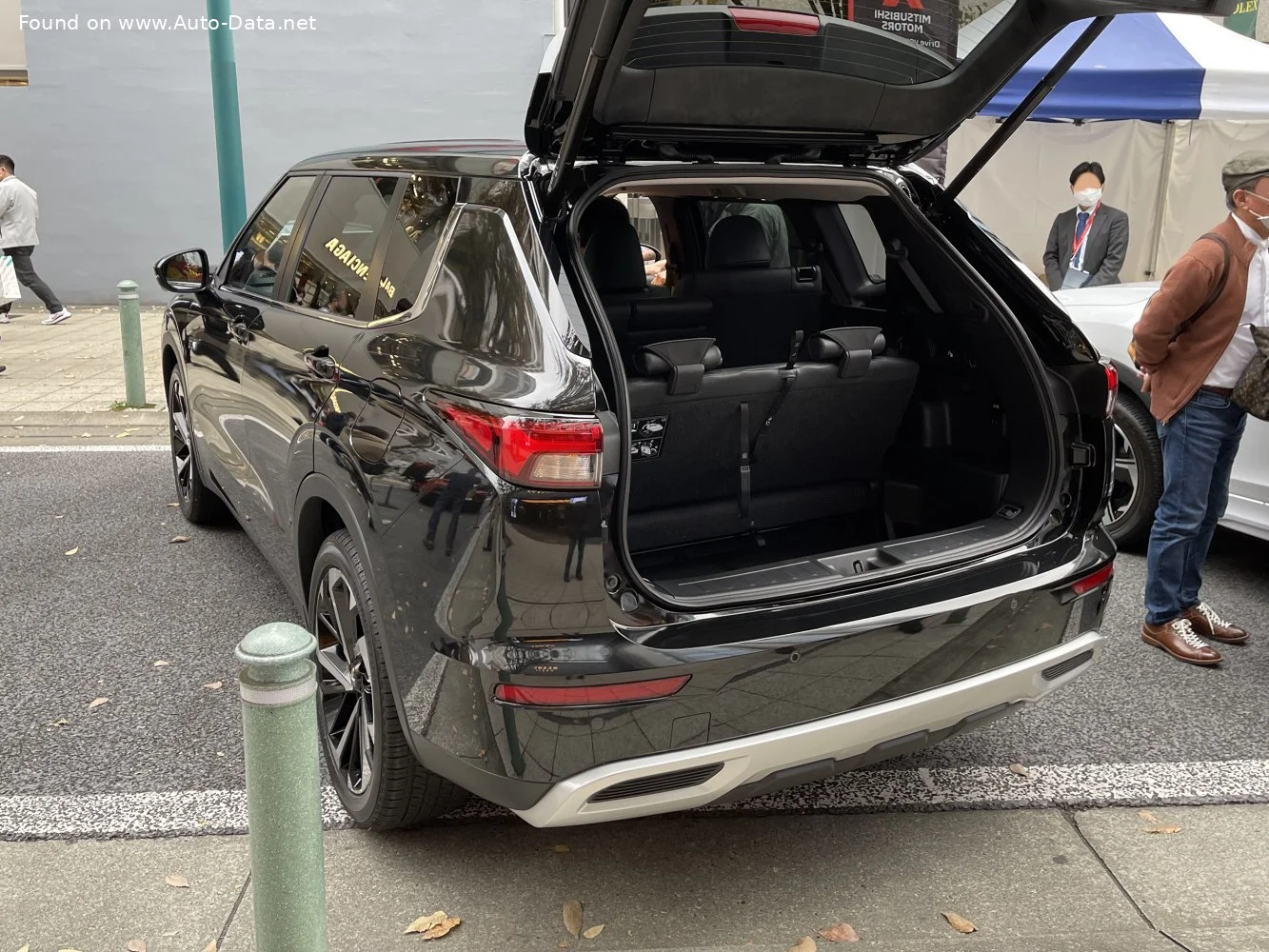 Mitsubishi Outlander 2.4 MIVEC (252 Hp) Plug-in Hybrid 4WD2021 - 2024 thumbnail 4