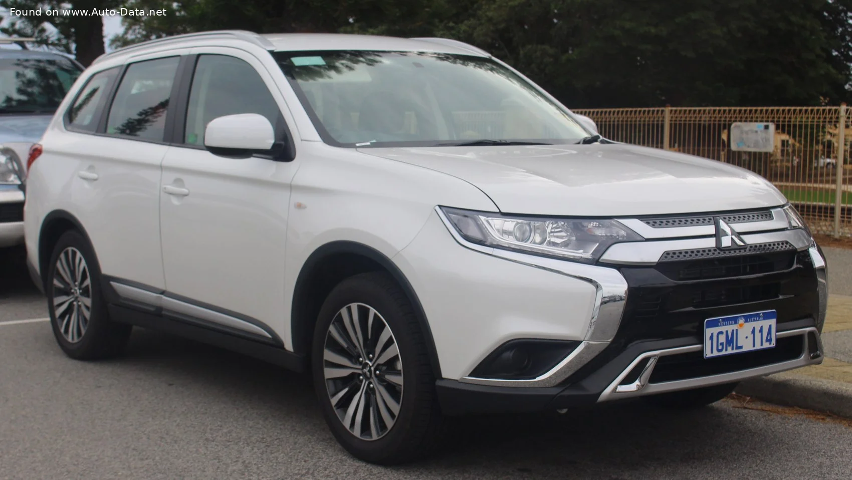 Mitsubishi Outlander 2.0 MIVEC (150 Hp) 4WD CVT2019 - 2021 thumbnail 2