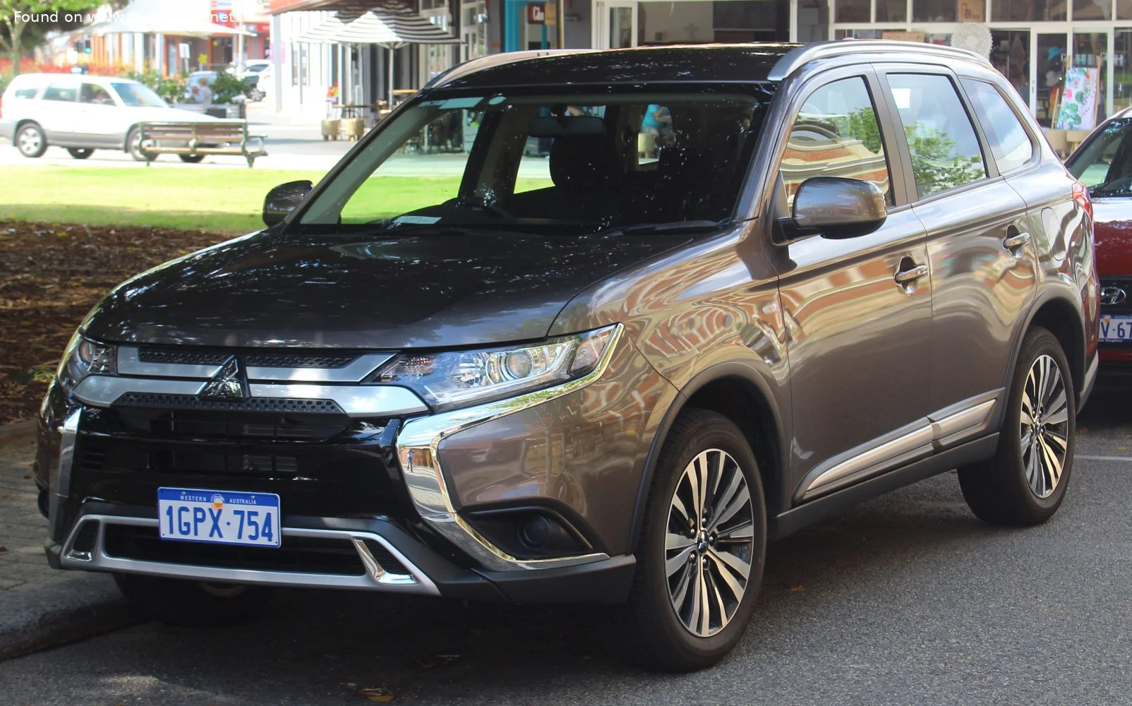 Mitsubishi Outlander 2.0 MIVEC (150 Hp) 4WD CVT2019 - 2021 thumbnail 4