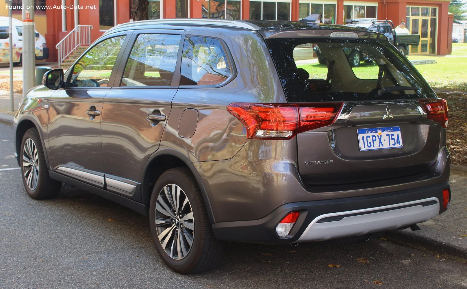 Mitsubishi Outlander 2.0 MIVEC (150 Hp) 4WD CVT2019 - 2021 thumbnail 5