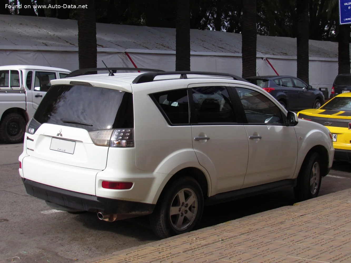 Mitsubishi Outlander 2.0 (147 Hp)2009 - 2012 thumbnail 8