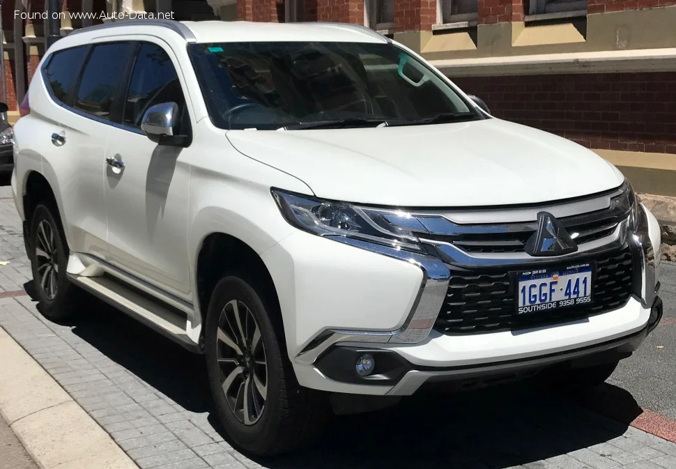 Mitsubishi Pajero Sport 2.4 DI-D (181 Hp)2016 - 2019 thumbnail 3