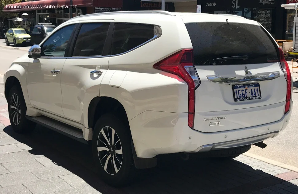 Mitsubishi Pajero Sport 2.4 DI-D (181 Hp)2016 - 2019 thumbnail 4