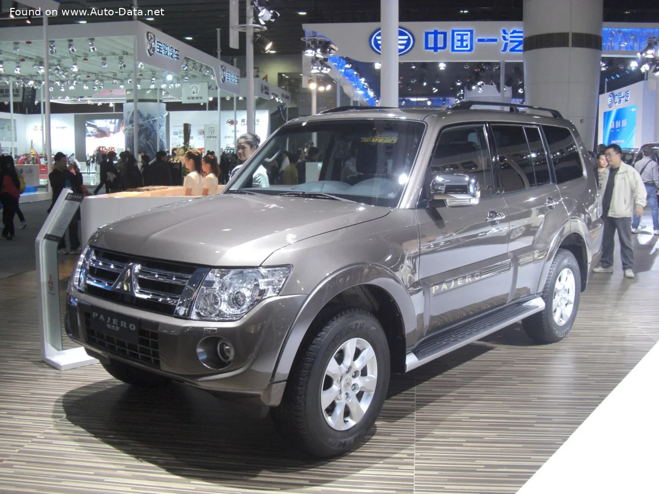 Mitsubishi Pajero Mitsubishi Pajero IV (facelift 2012)