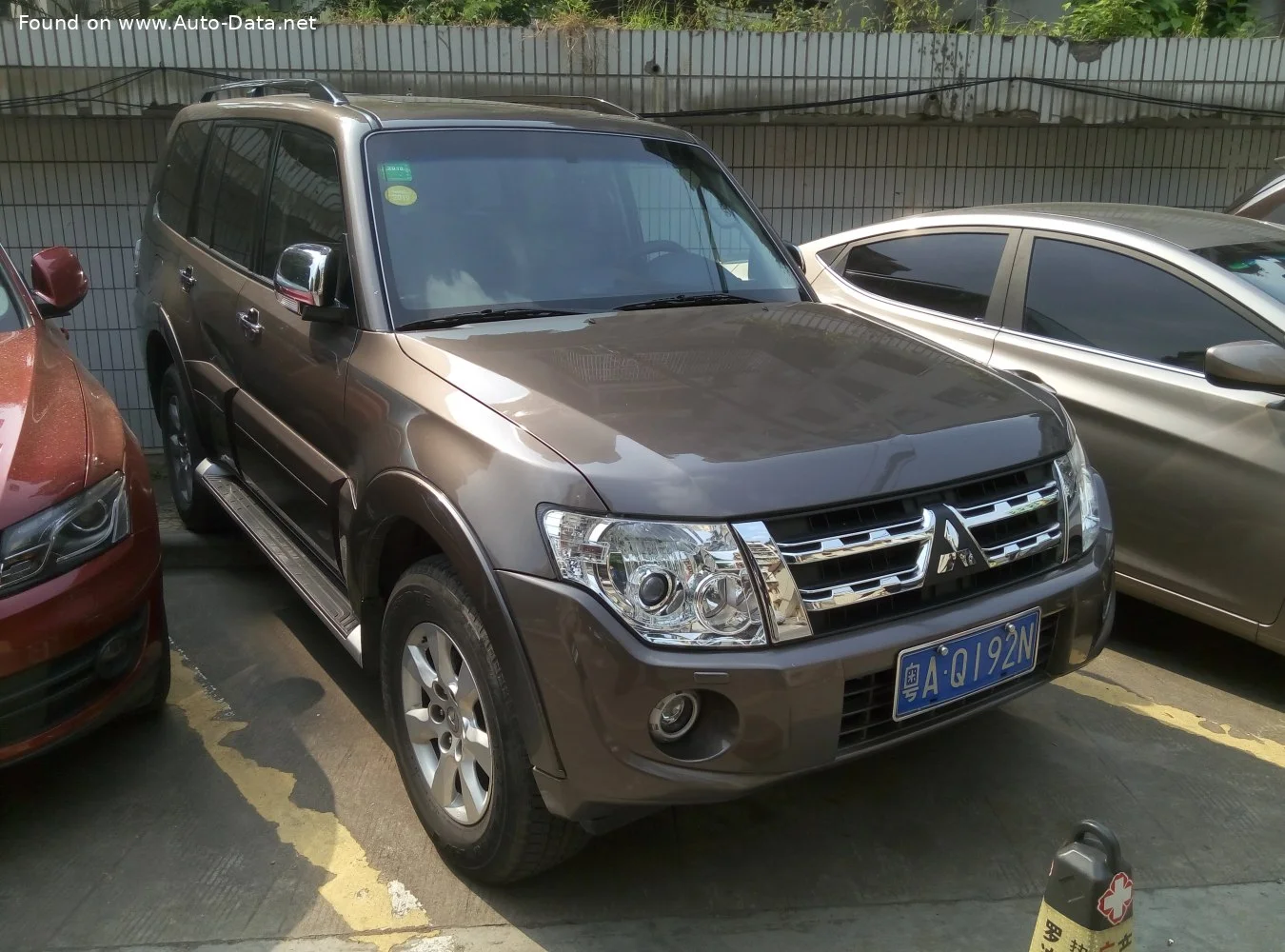 Mitsubishi Pajero 3.2 DI-DC (197 Hp) 4x4 2 Seat2012 - 2015 thumbnail 3