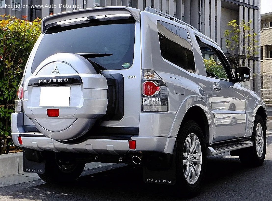 Mitsubishi Pajero 3.2 DI-DC (197 Hp) 4x4 2 Seat2012 - 2015 thumbnail 6