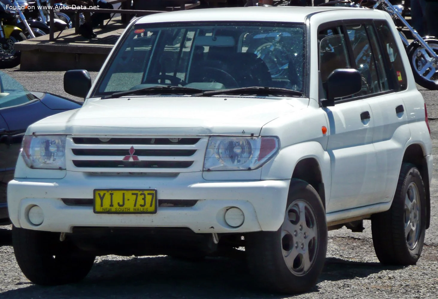 Mitsubishi Pajero 1.8 i 16V GDI 4WD (5 dr) (160 Hp)1998 - 2005 thumbnail 4