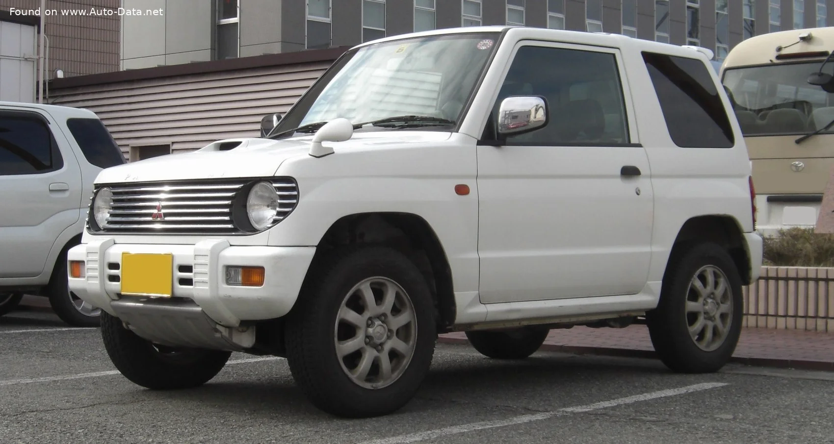 Mitsubishi Pajero 0.7 16V (52 Hp)1994 - 1998 thumbnail 5