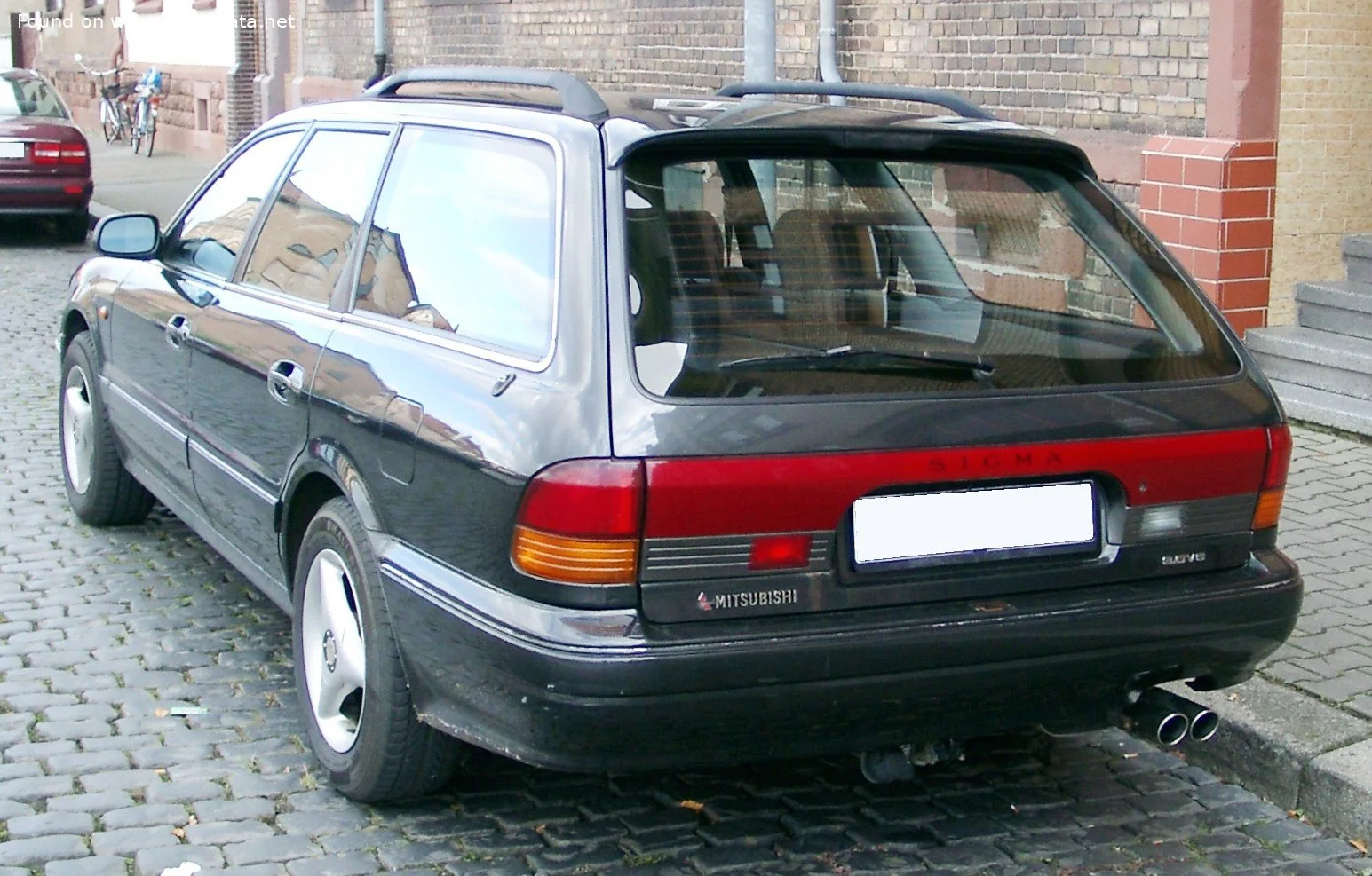 Mitsubishi Sigma 3.0 V6 (177 Hp)1993 - 1996 thumbnail 2