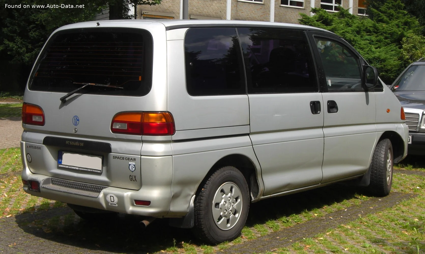 Mitsubishi Space Gear 2.0 i 16V GL (113 Hp)1997 - 2000 thumbnail 3