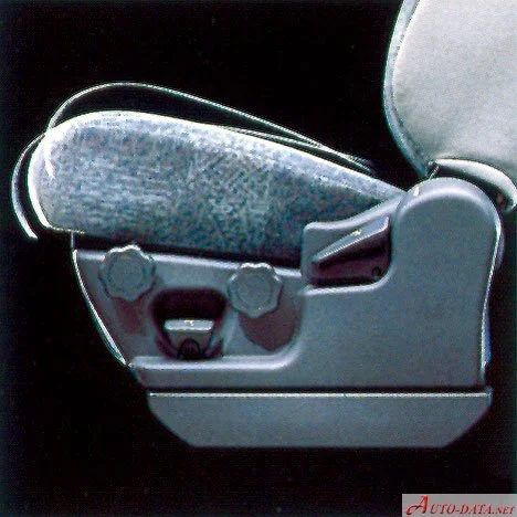 Mitsubishi Space Gear 2.0 i 16V GL (113 Hp)1997 - 2000 thumbnail 9
