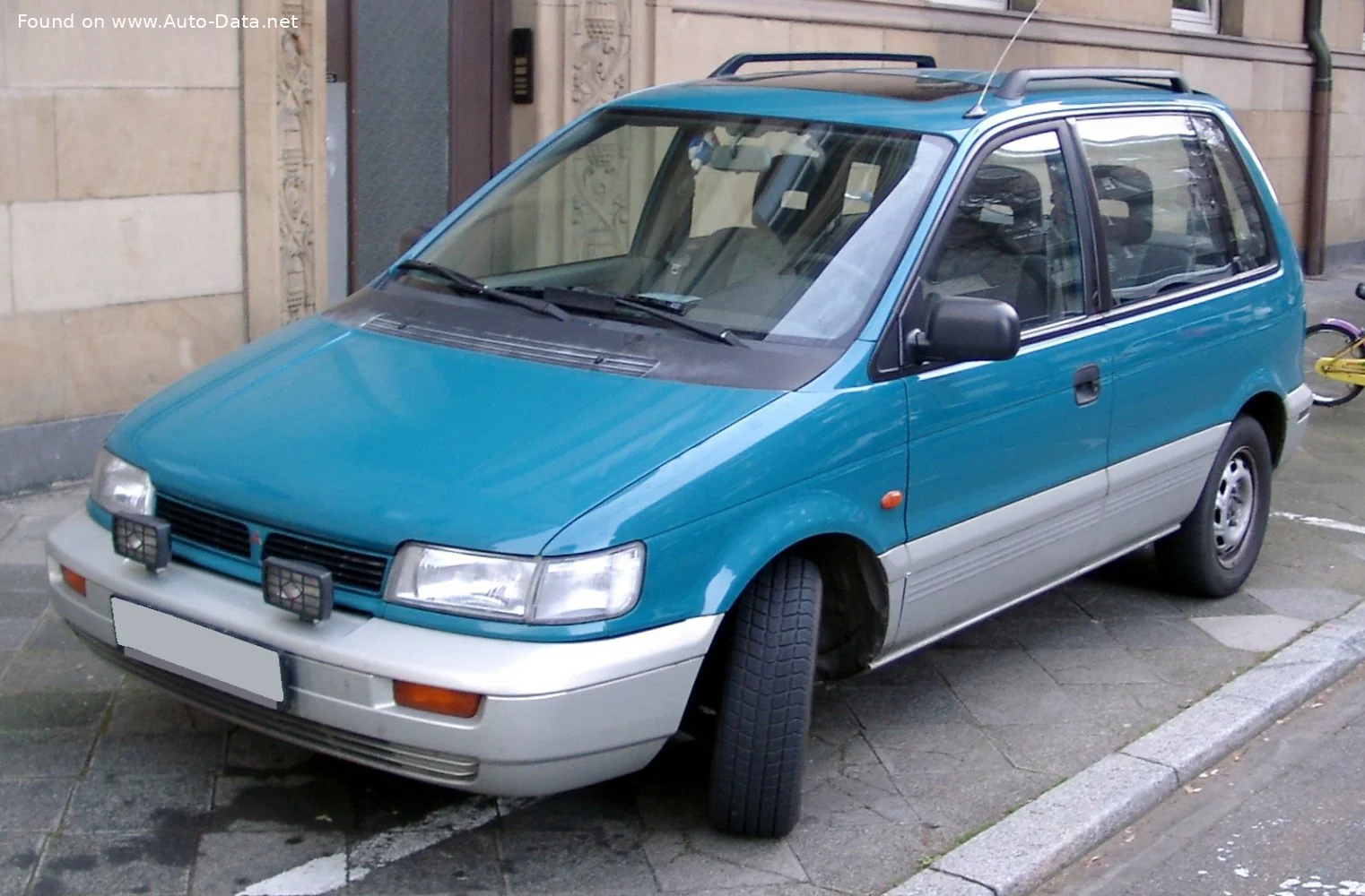 Mitsubishi Space Runner 1.8 4x4 (N21W) (122 Hp)1991 - 1999 thumbnail 2