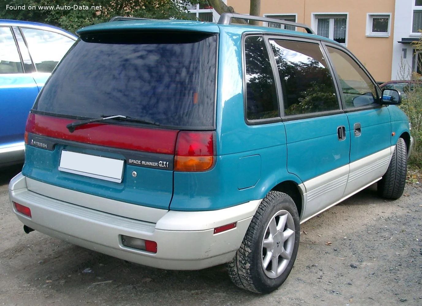 Mitsubishi Space Runner 1.8 4x4 (N21W) (122 Hp)1991 - 1999 thumbnail 3