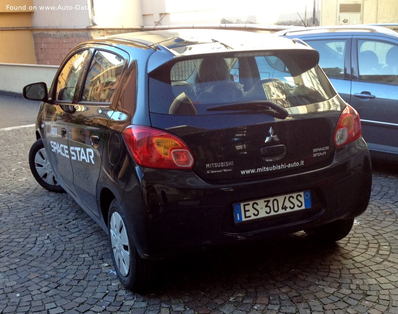 Mitsubishi Space Star 1.0 (71 Hp)2013 - 2015 thumbnail 4