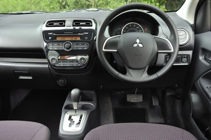 Mitsubishi Space Star 1.0 (71 Hp)2013 - 2015 thumbnail 5