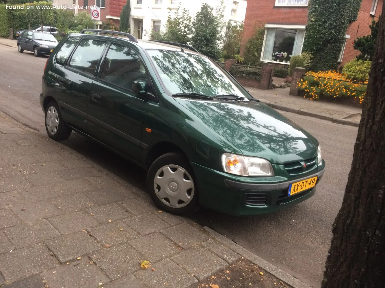 Mitsubishi Space Star 1.3 16V (82 Hp)1998 - 2000 thumbnail 2