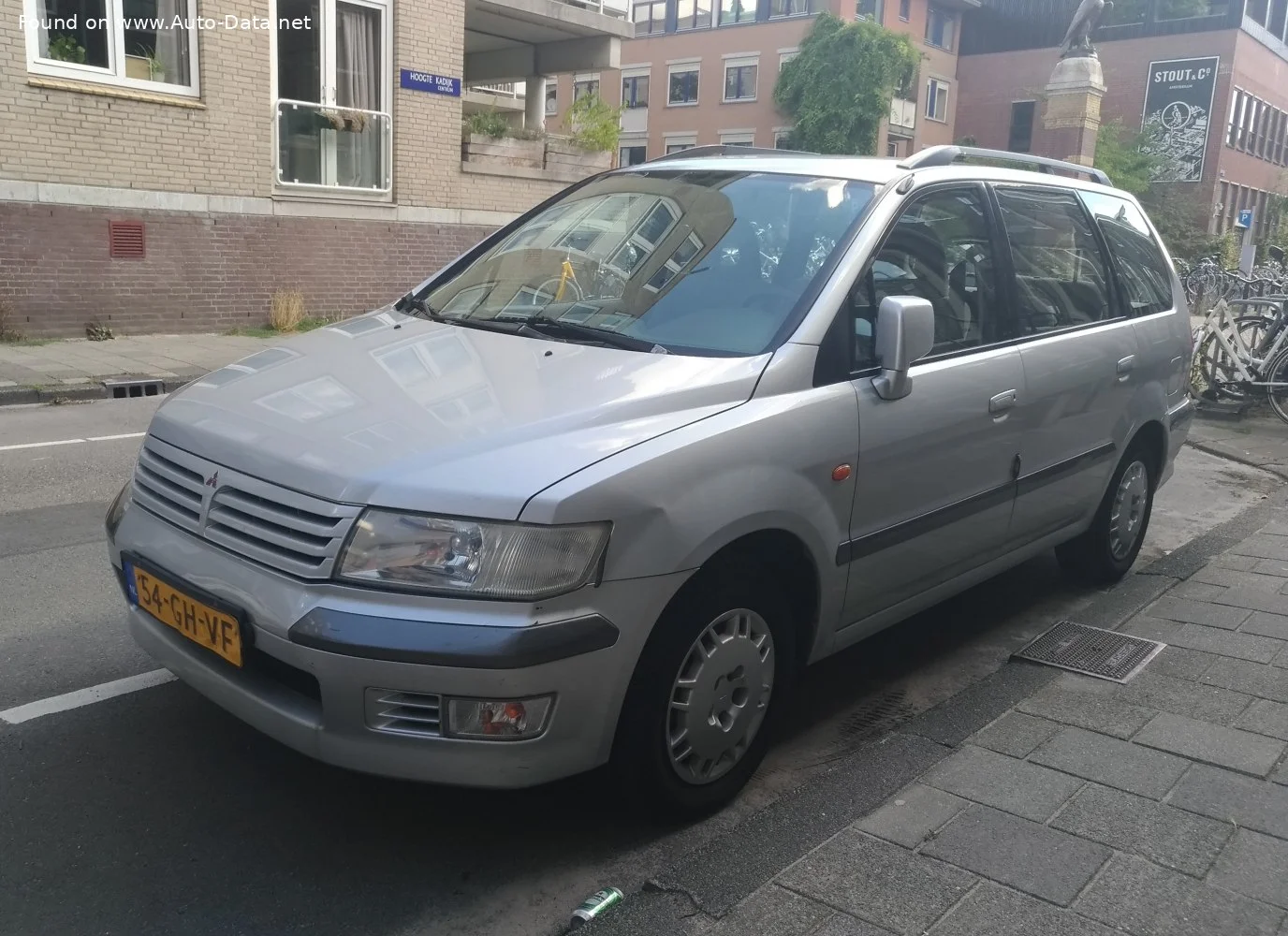 Mitsubishi Space Wagon 2.0 i 16V (133 Hp)2002 - 2004 thumbnail 3