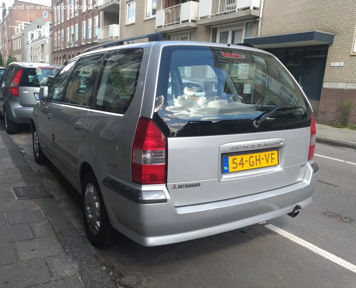 Mitsubishi Space Wagon 2.0 i 16V (133 Hp)2002 - 2004 thumbnail 4