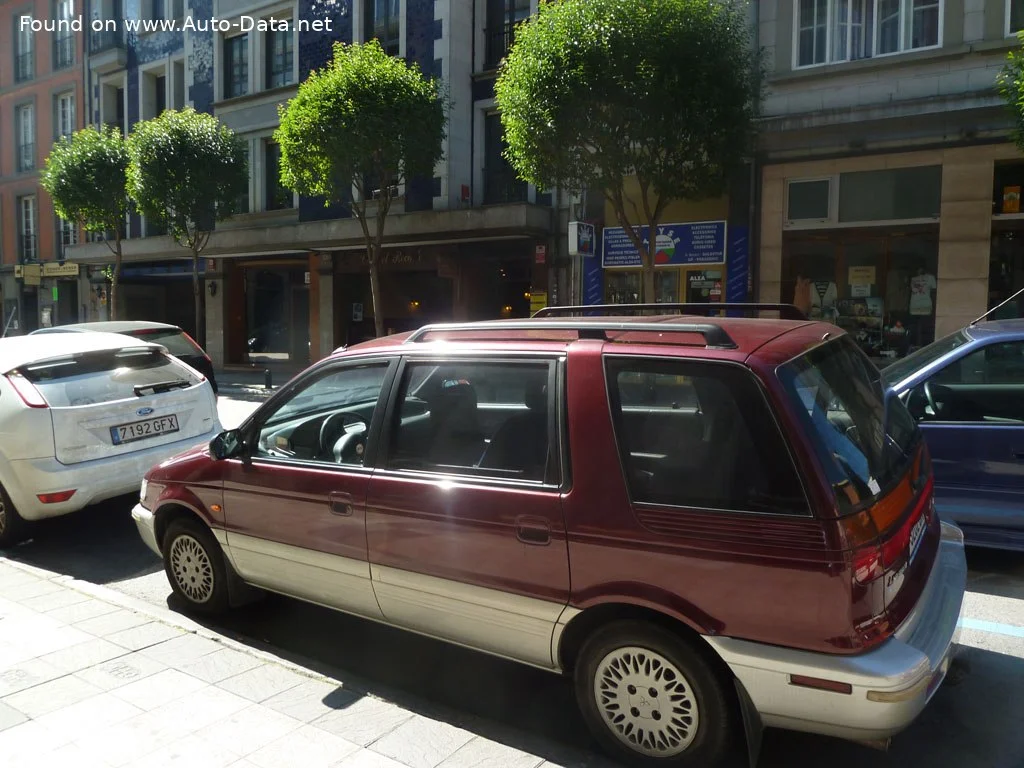 Mitsubishi Space Wagon 1.8 4x4 (N41W) (122 Hp)1991 - 1998 thumbnail 3