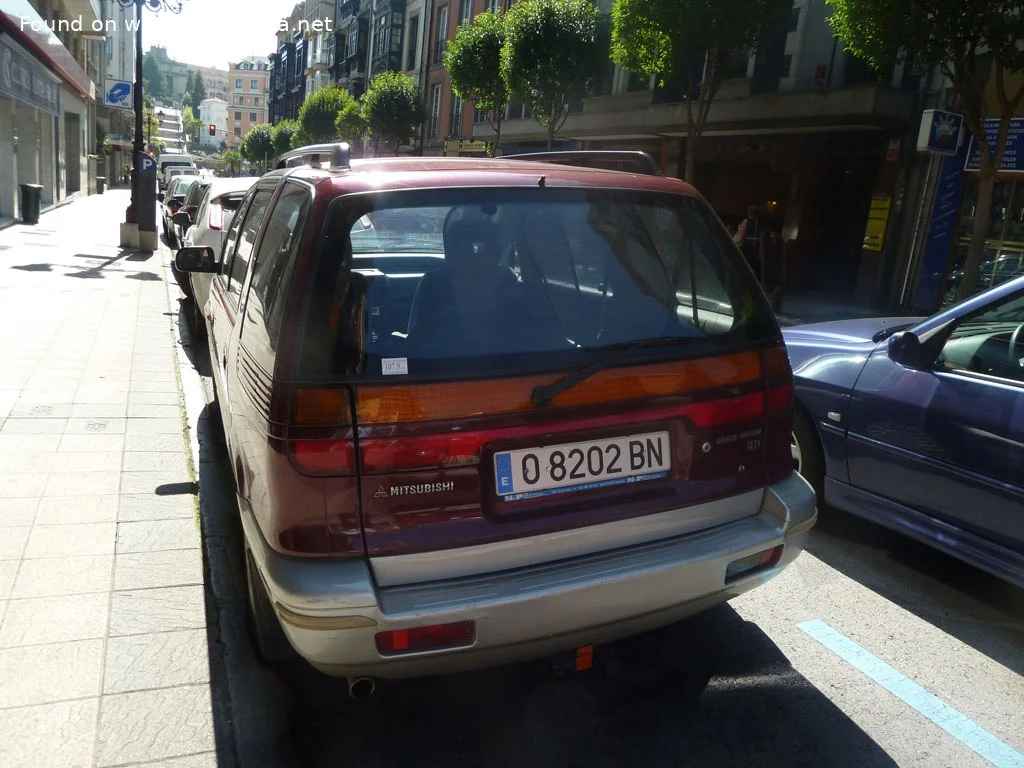 Mitsubishi Space Wagon 1.8 4x4 (N41W) (122 Hp)1991 - 1998 thumbnail 4