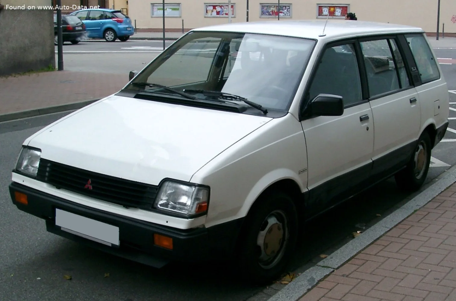 Mitsubishi Space Wagon 1.8 4x4 (90 Hp)1987 - 1988 - 1