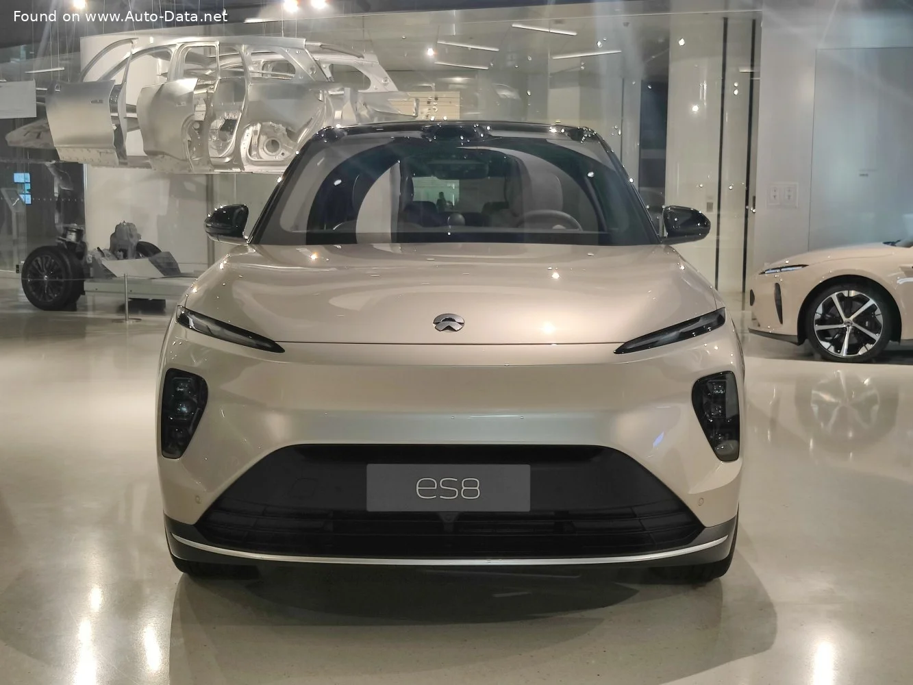 NIO ES8 Long Range 100 kWh (653 Hp) i4WD Electric2023 - thumbnail 3